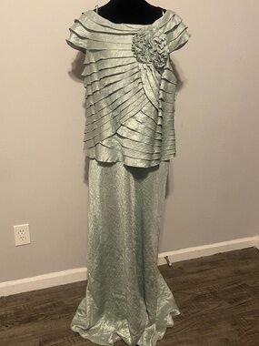 Jessica Howard Mint Green Tiered Ruffle Evening Gown